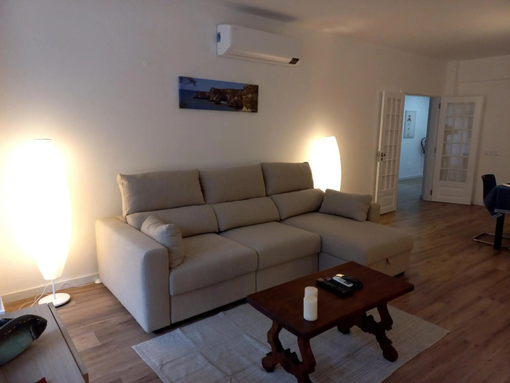 white pearl apartment central confy spacious