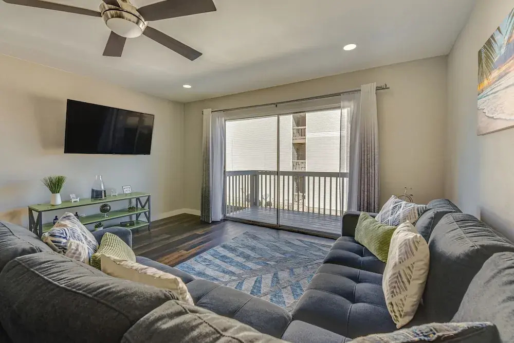 Walk to Okaloosa Island Beach: Coastal Condo!