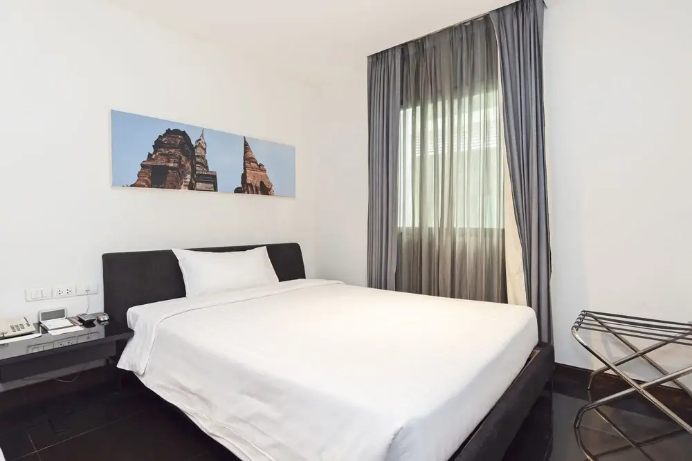 Silver Living Phrom Phong by Favstay