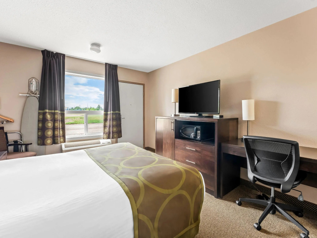 Super 8 by Wyndham Meadow Lake