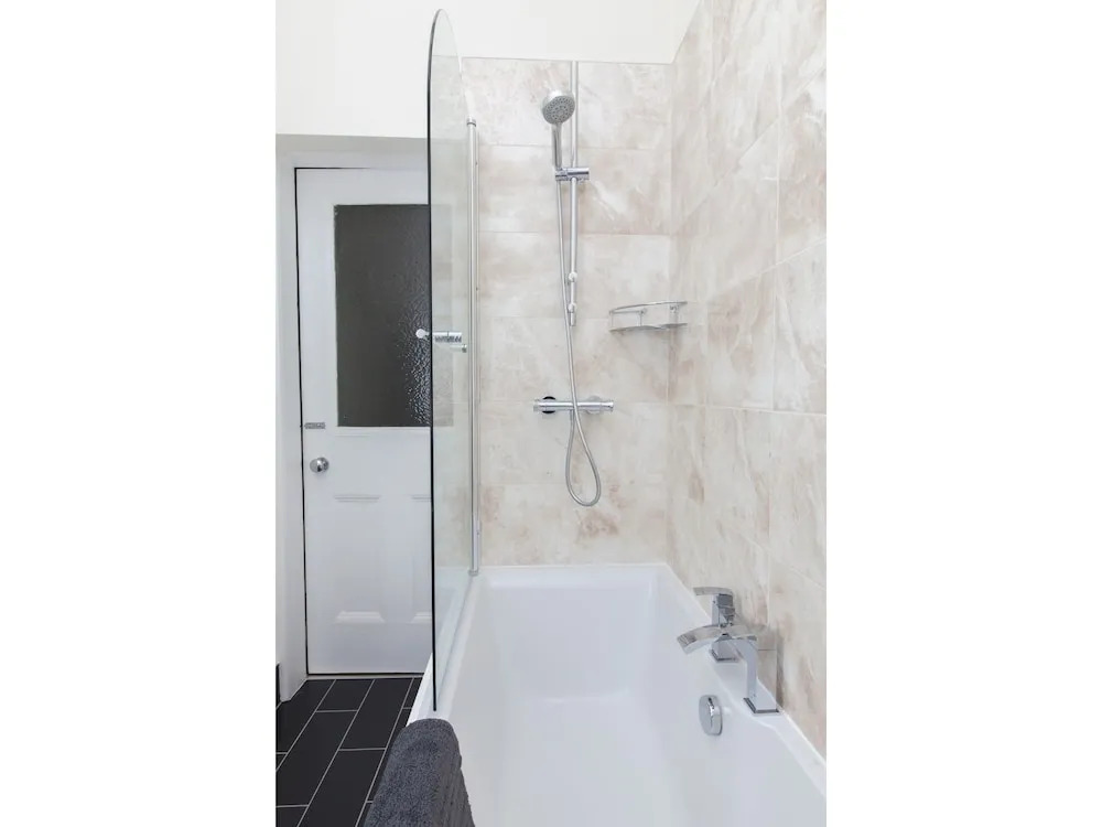 Spacious 2-br Flat for 4 in Morningside