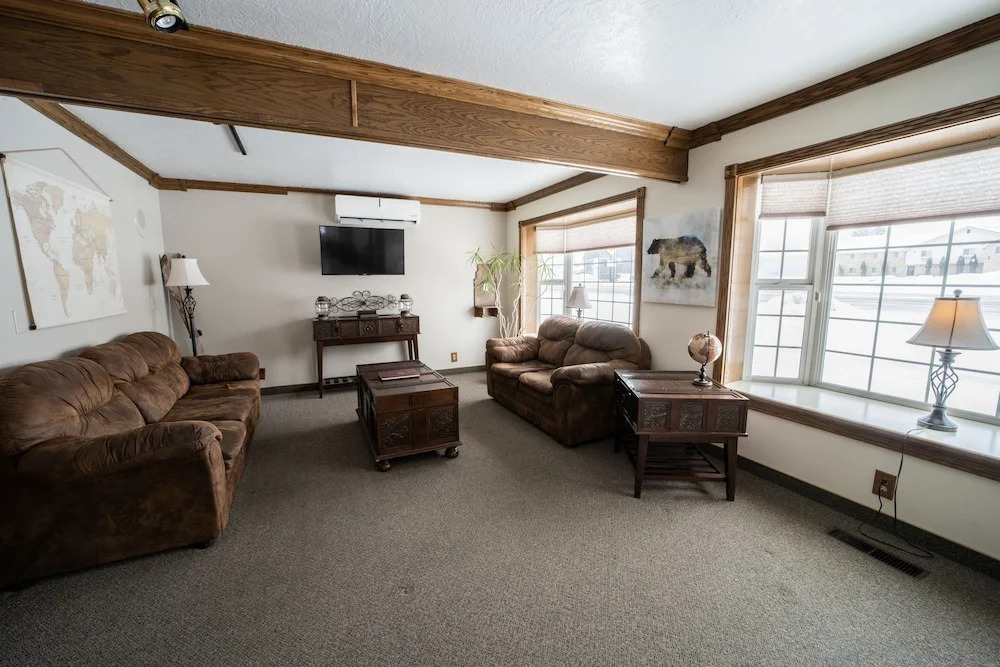 Clover Creek Inn