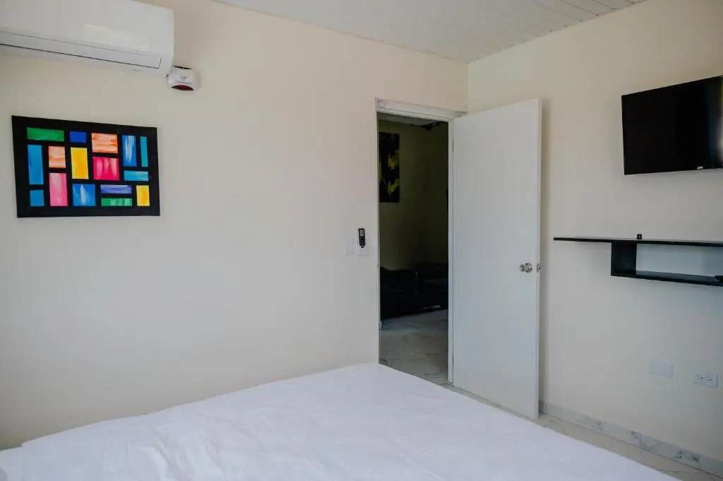 Huge 4-bedroom Apartment 2 km From Eagle Beach