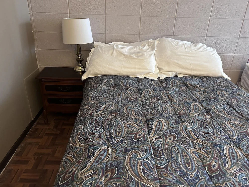 EdgeCliff Inn