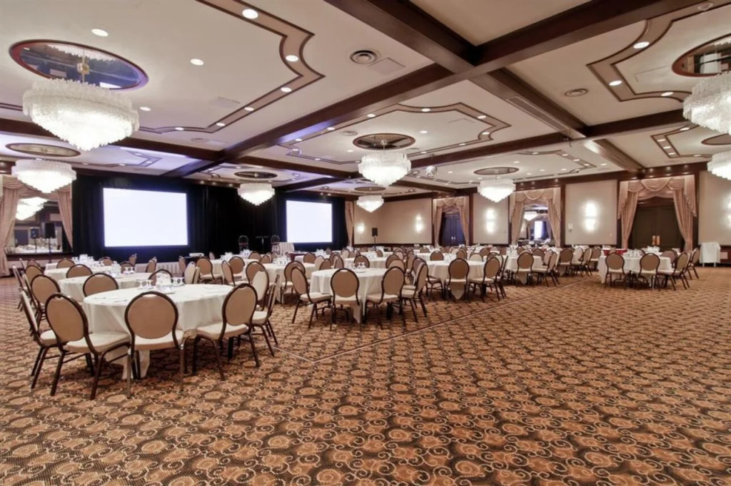 Chateau Lacombe Hotel