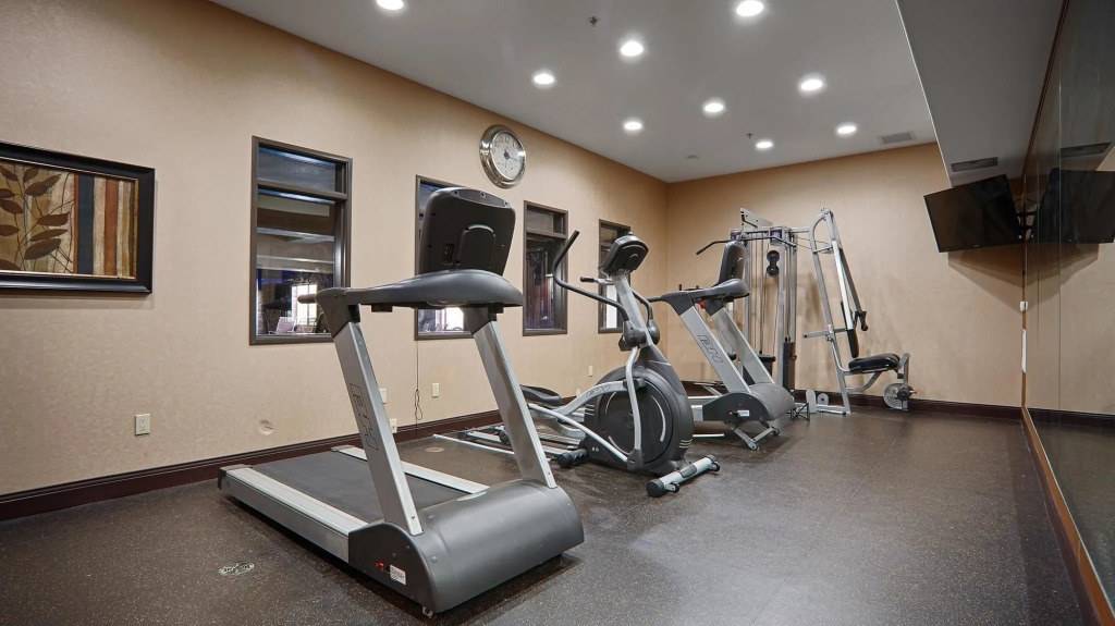 Best Western Plus KC Speedway Inn & Suites