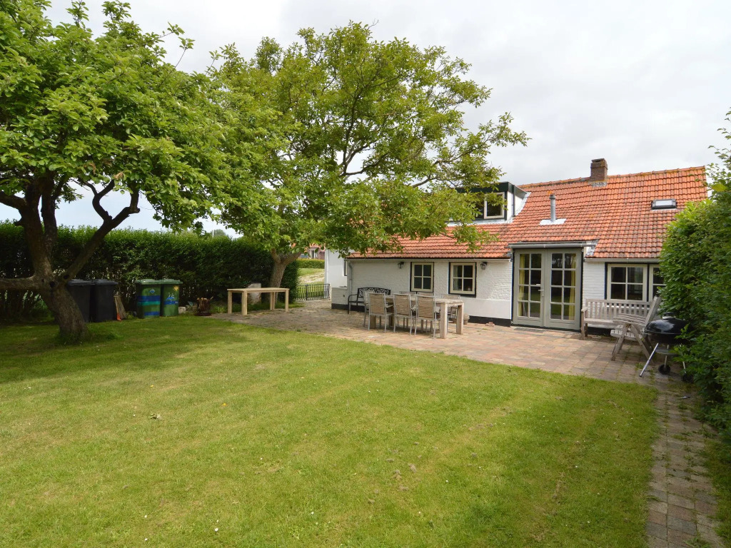 Holiday Home in Nieuwvliet near Beach