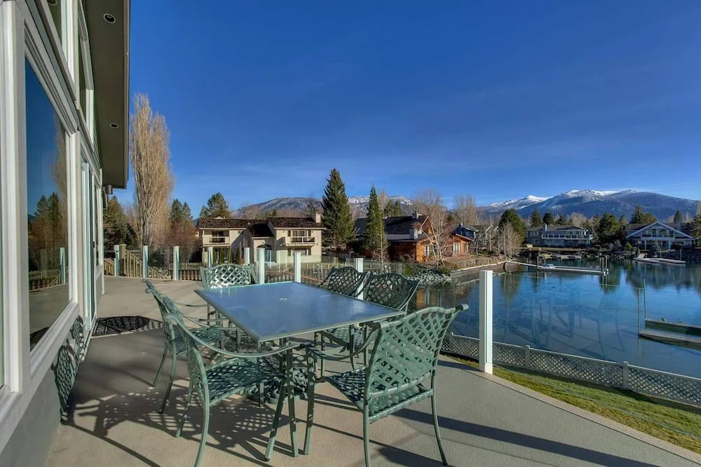 Beach Drive Beauty by Lake Tahoe Accommodations