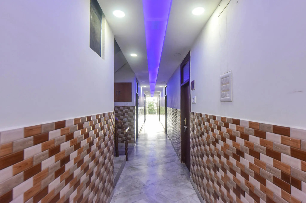 OYO 12846 Hotel Sunita