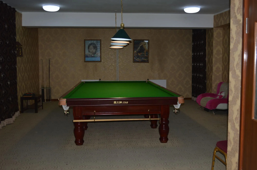Land Hotel