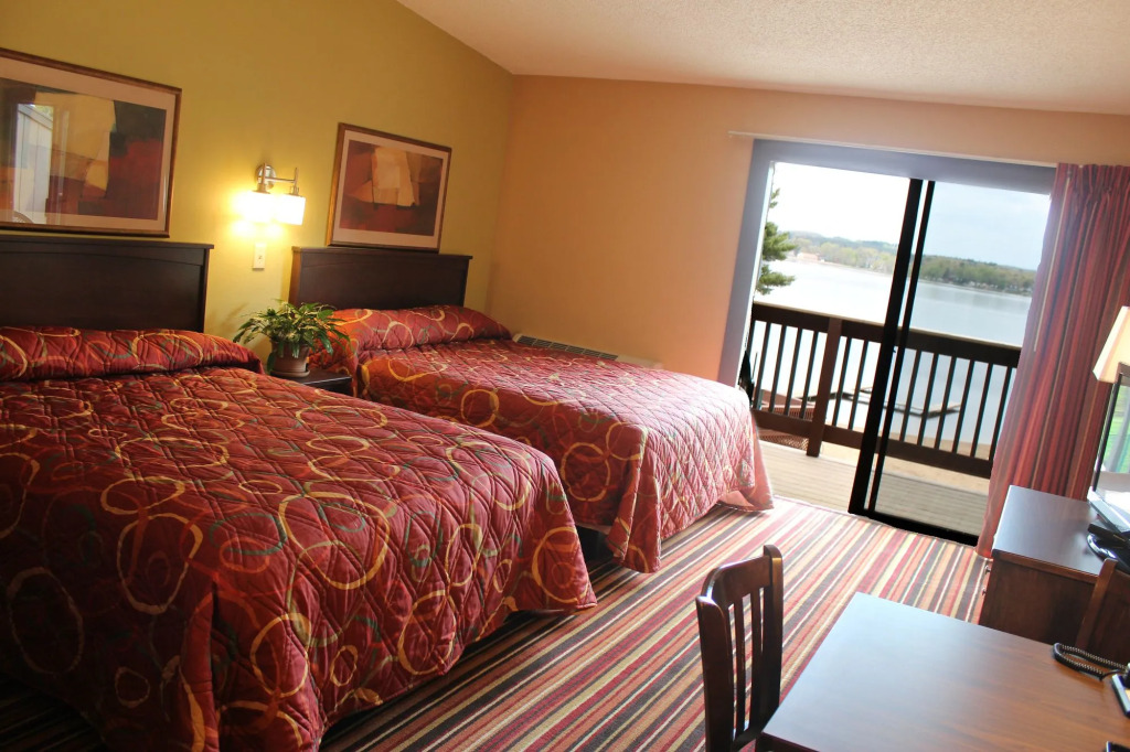 Sunset Bay Resort & Suites
