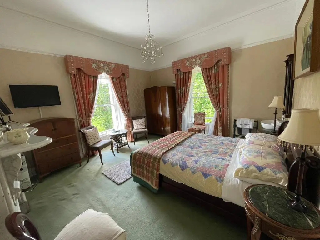 Glenmore House