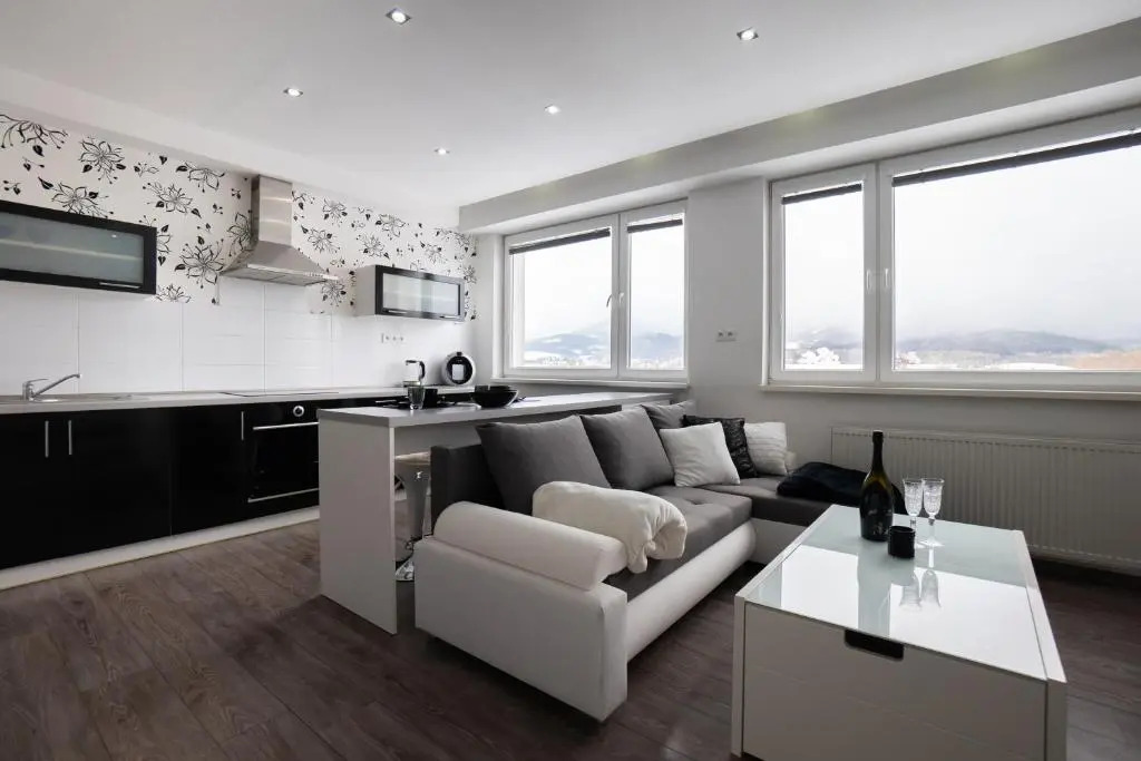 Great Apartment Blck&Wht near center & own parking