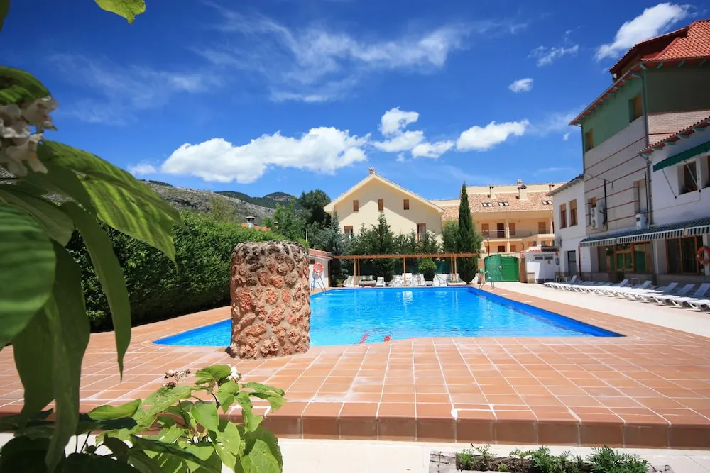 Hotel de Montaña Cueva Ahumada