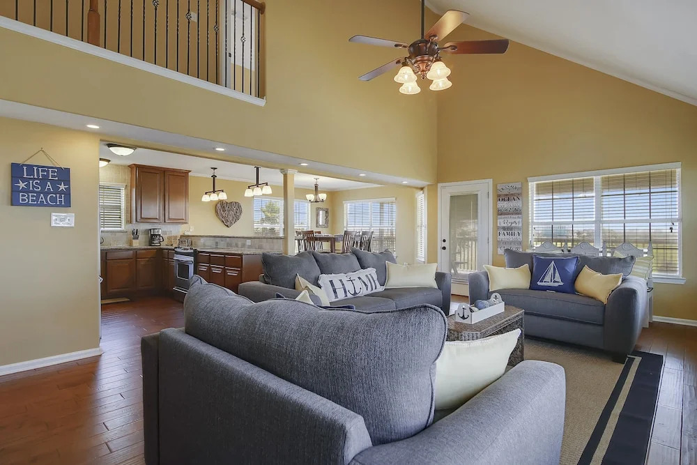 Beach Retreat 4 Bedrooms 2.5 Bathrooms Home