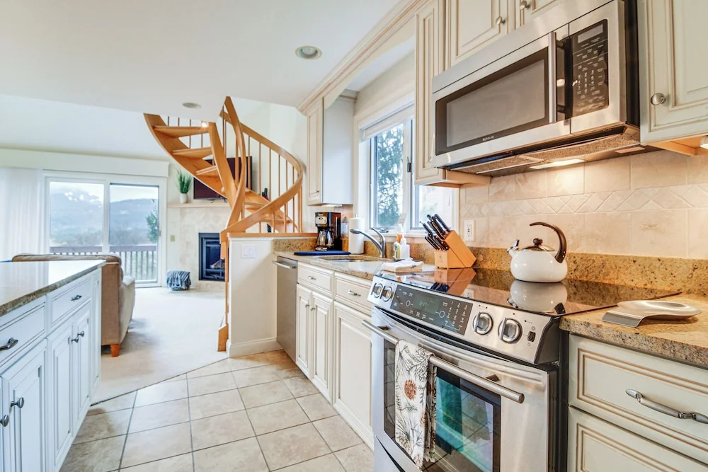 Cozy Jackson Condo w/ Mtn Views & Pool Access!