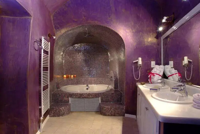 Adamis Majesty Suites
