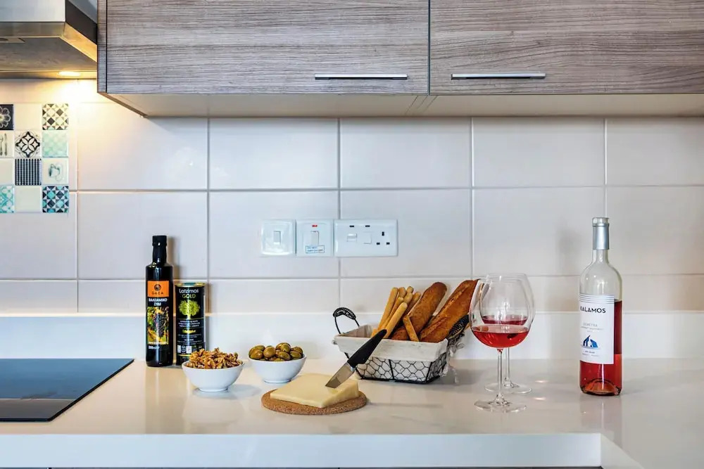 Marathon Beach Apartment - Sea View, Shared Pool