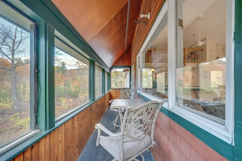 White Mountains Home w/ Hot Tub - Walk to Town!