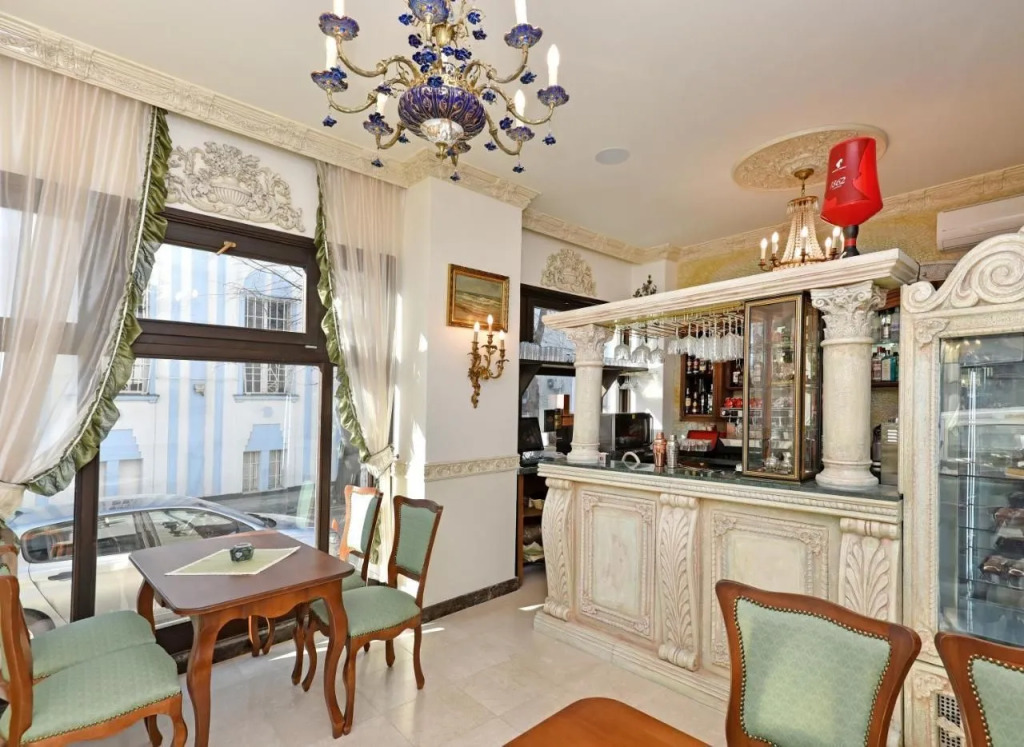 Royal Hotel
