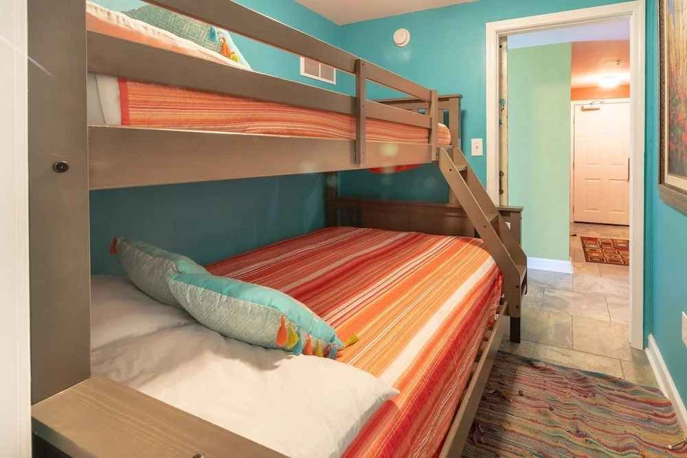 Shores Of Panama 621-sleeps 8, Free Beach Fun! Reserved Parking Space! 2 Bedroom Condo by RedAwning