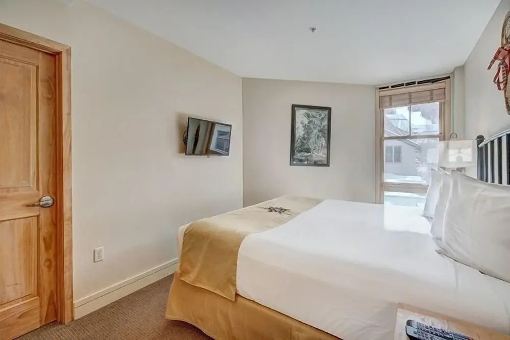 Premier Silver Mill 8181-2br-walk To Slopes! Kids Ski Free! 2 Bedroom Condo by RedAwning