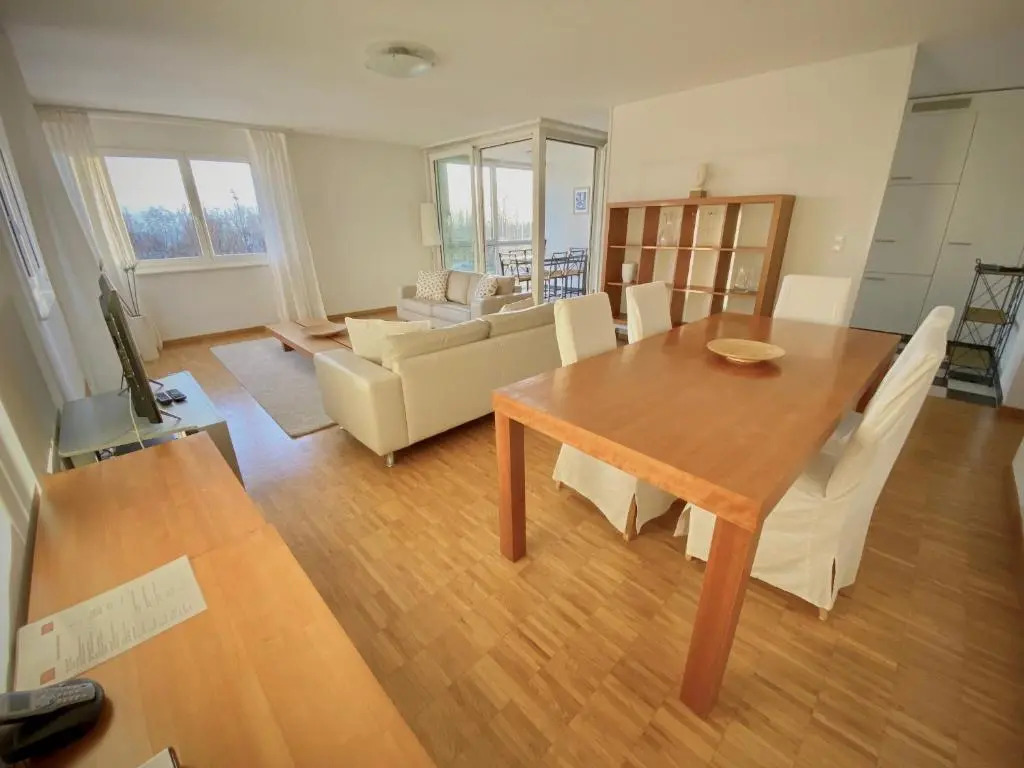 Your bright and spacious apartment by the lake