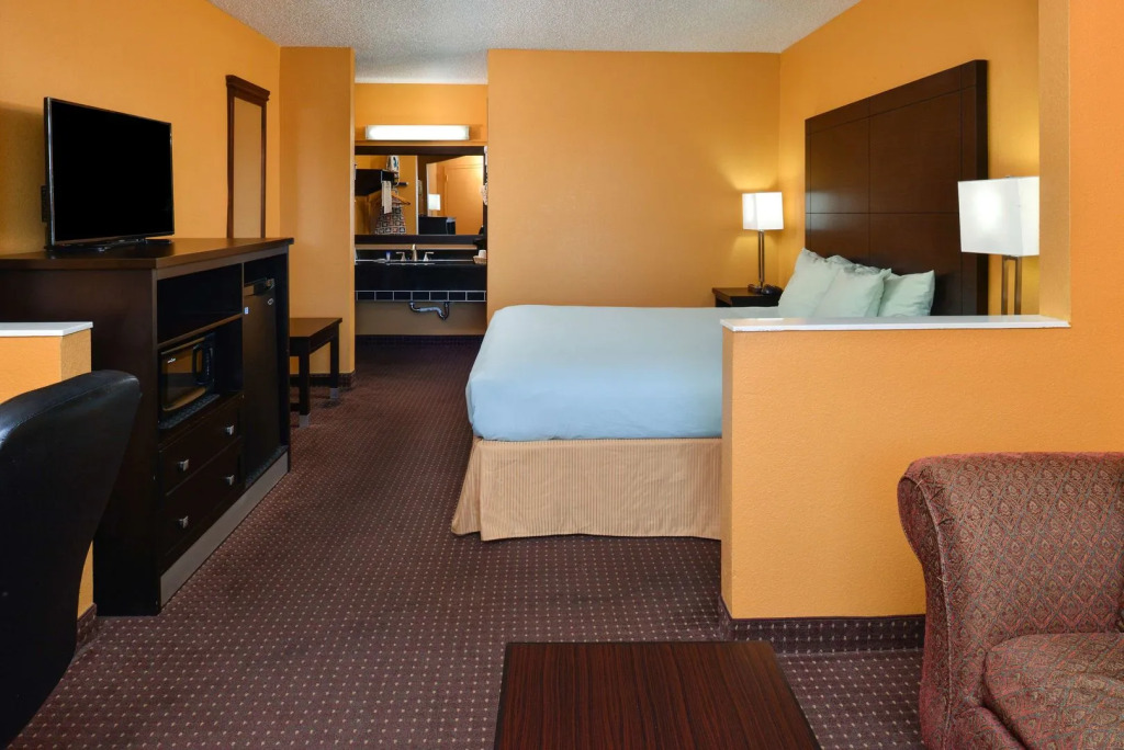 Days Inn & Suites by Wyndham Byram