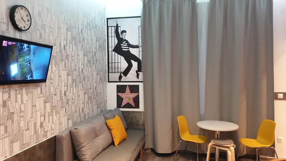 Elvis Apartment
