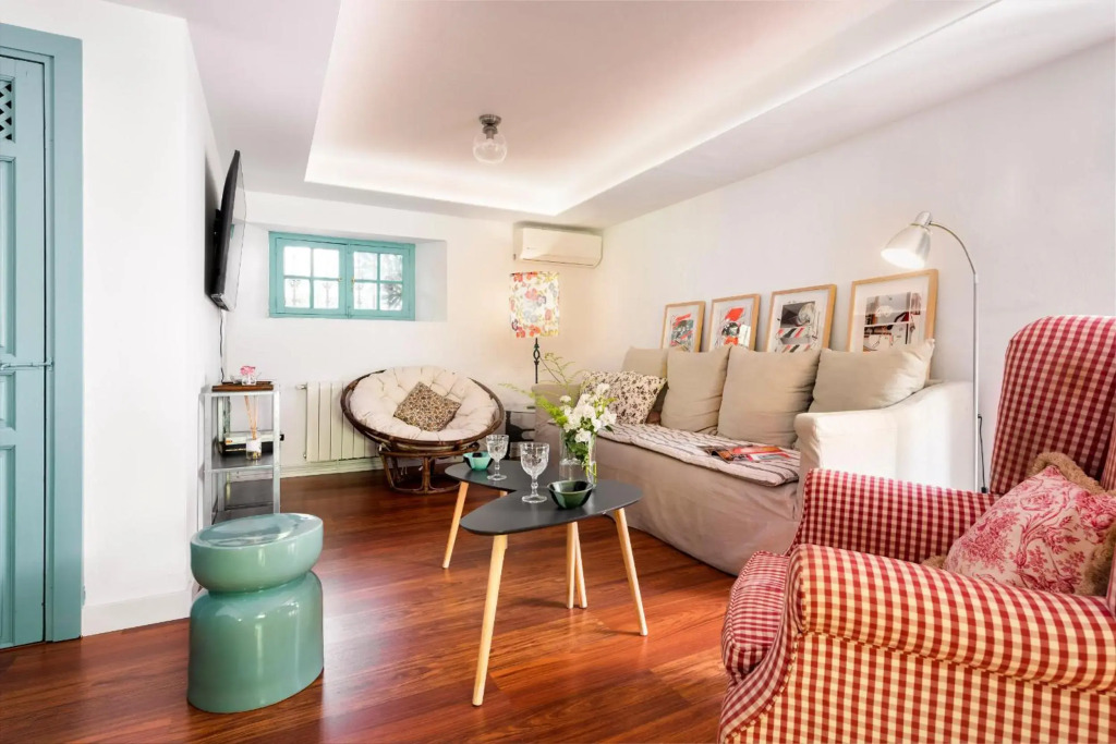 Villa Alfonso, Restored Palace House with gardens and Monuments Views