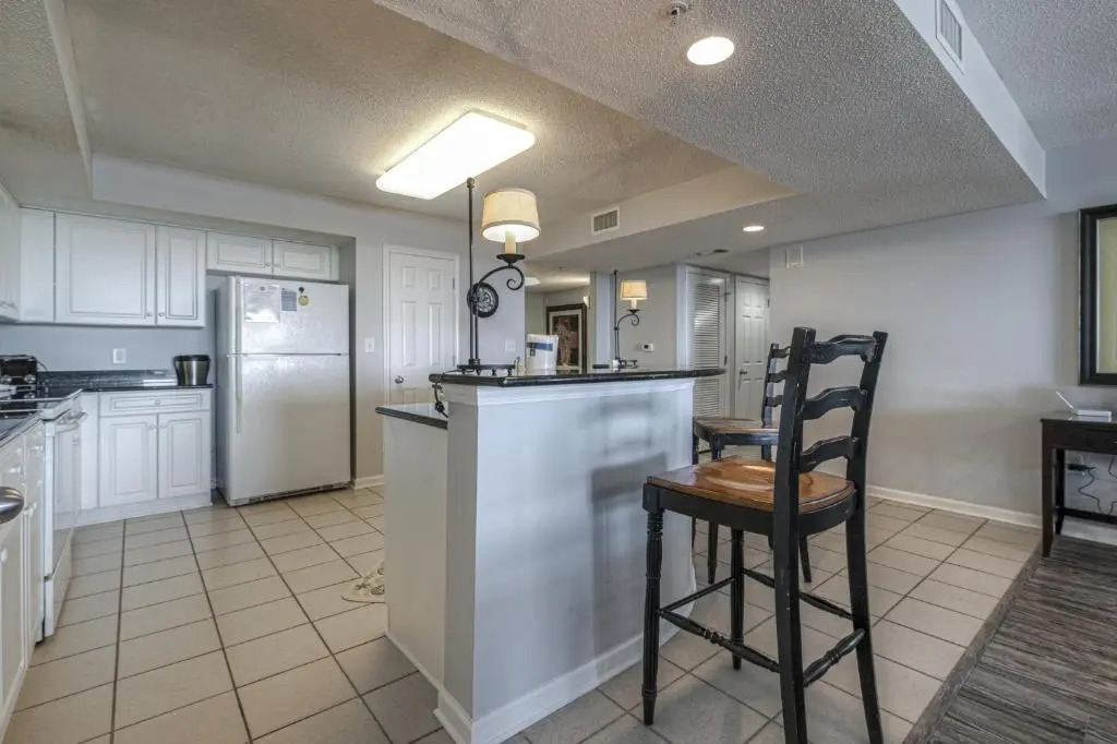 Yacht Club Villas #1-703