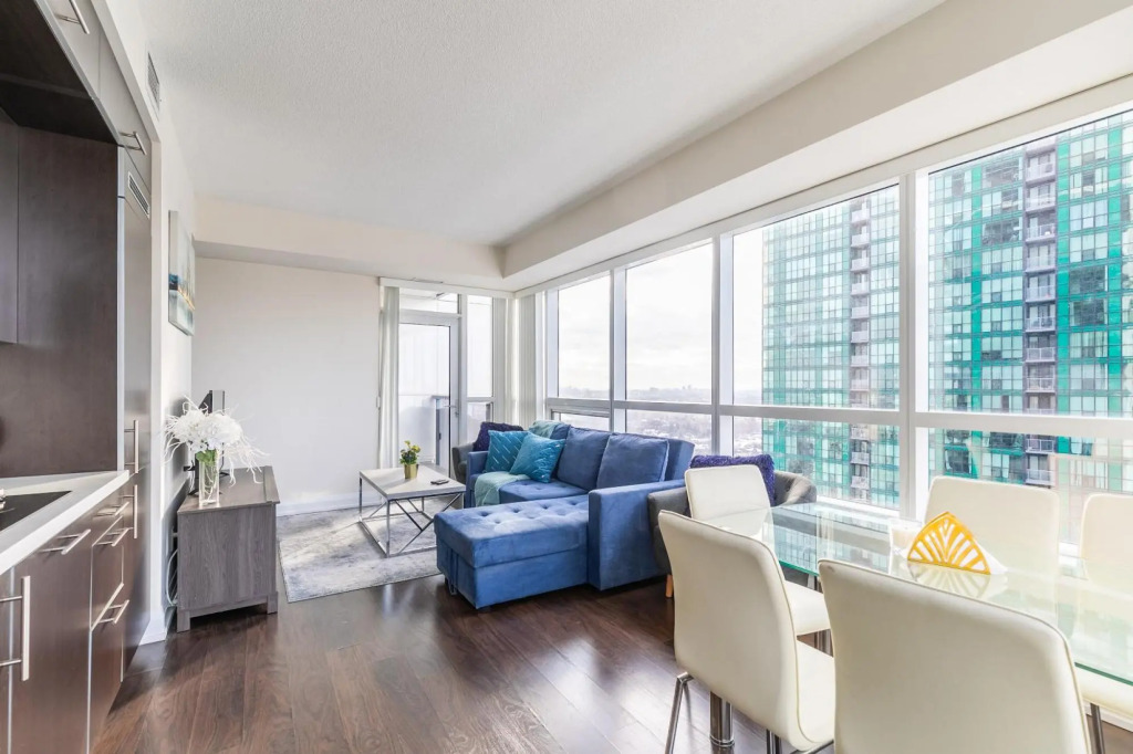2 Bedroom  2 Bathroom Family Unit. FREE PARKING