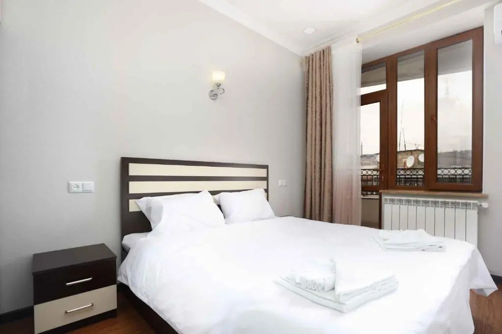 Stay Inn Apartments at Mashtots avenue 33-1