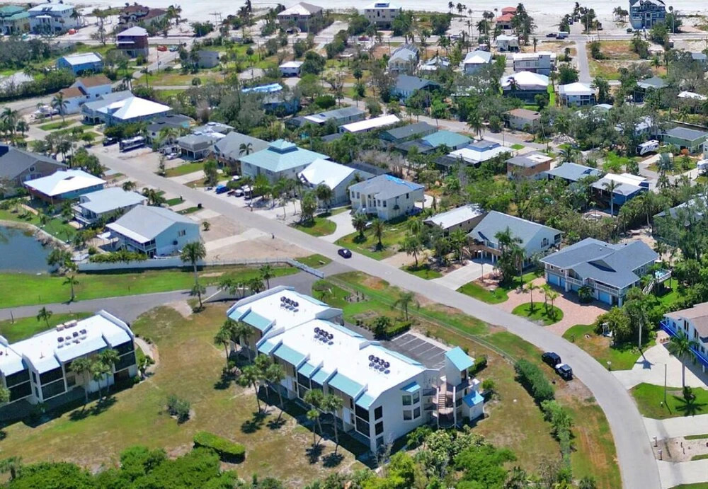 21600 Indian Bayou Dr-right Side
