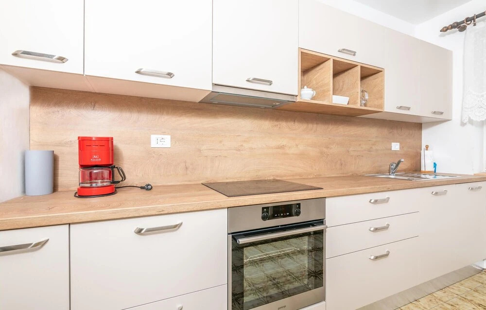 Awesome Apartment in Mali Losinj With Wifi and 3 Bedrooms