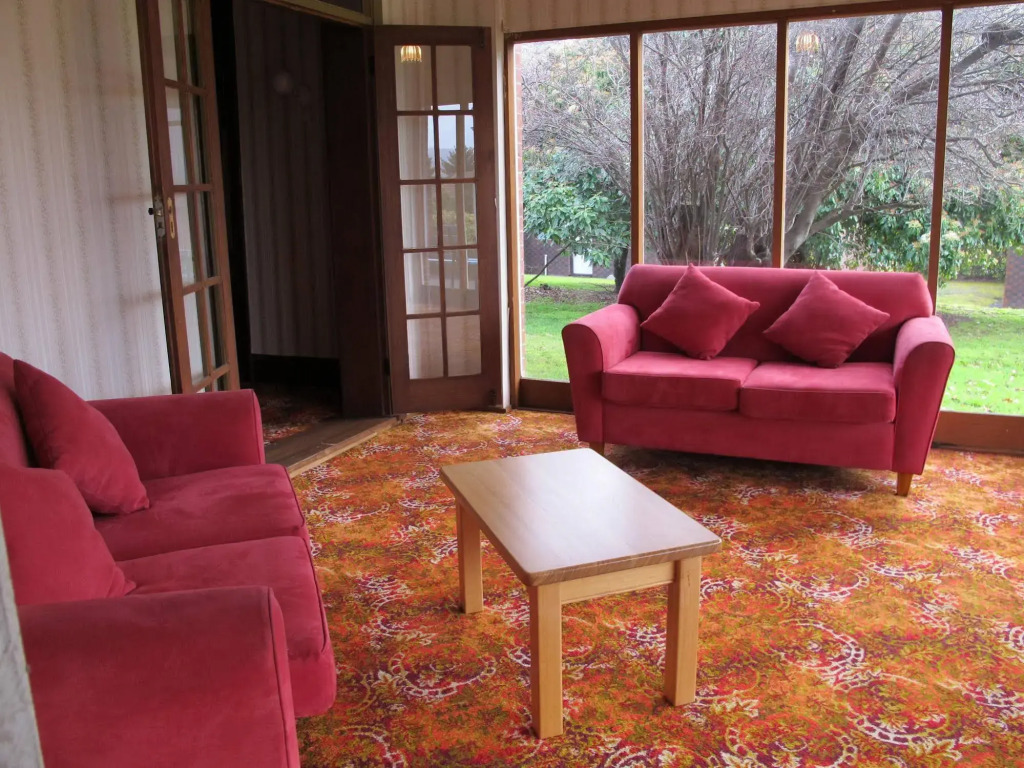 Riverfront Motel & Villas