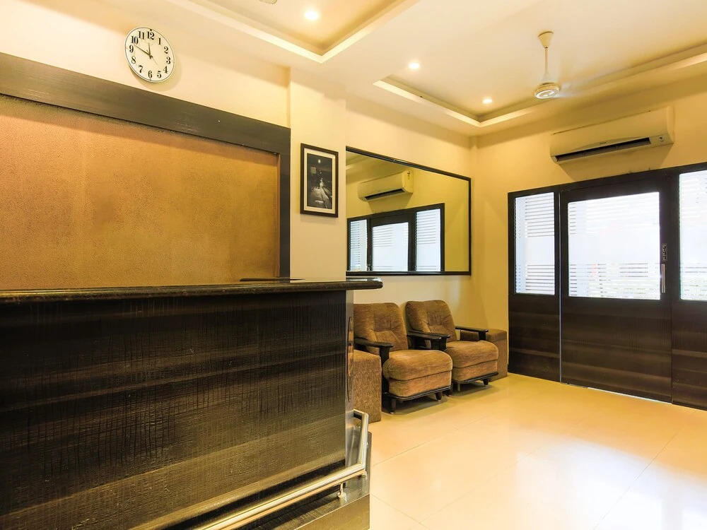OYO 18594 M The Business Hotel