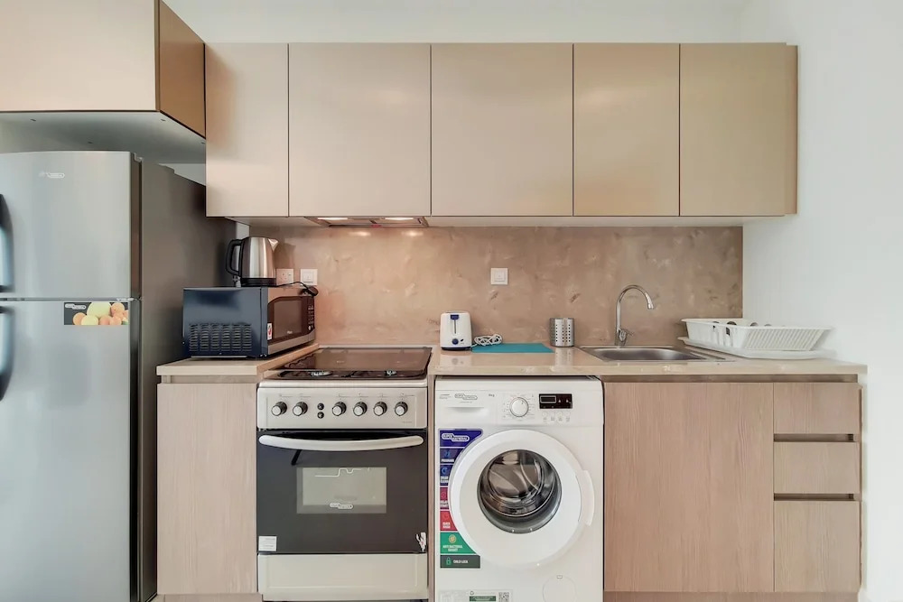 GreenFuture - High-Rise Sleek Studio With Panoramic City Views