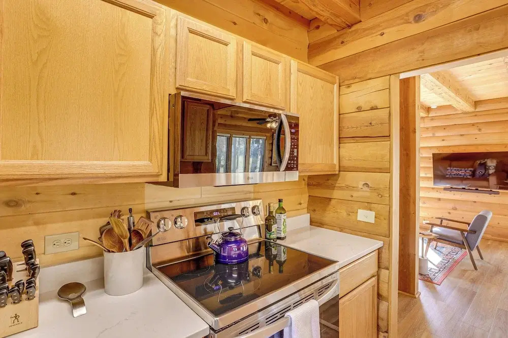 5 Mi to Dwtn: Pagosa Springs Cabin w/ Mtn Views!