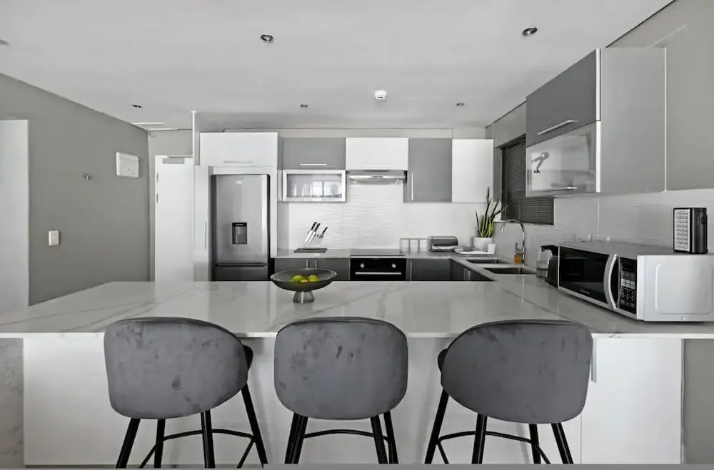 Modern 3-bed Apt Designer Touch Mountain Views