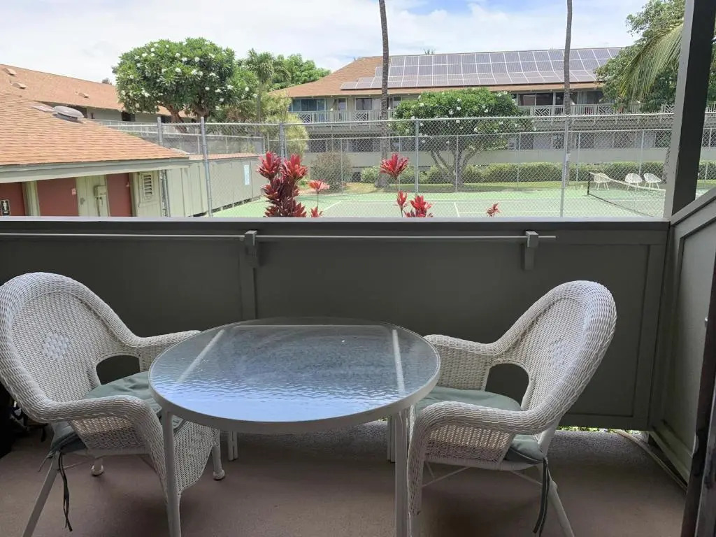 New! Enjoy a cozy studio and walk to beach!