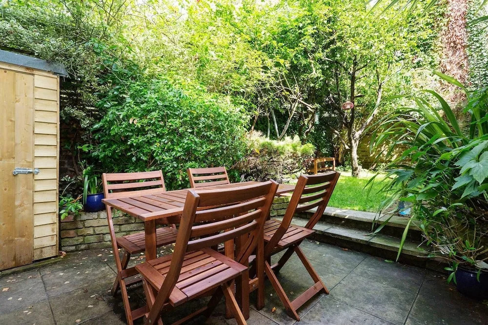 Stanlake Villas Garden Flat