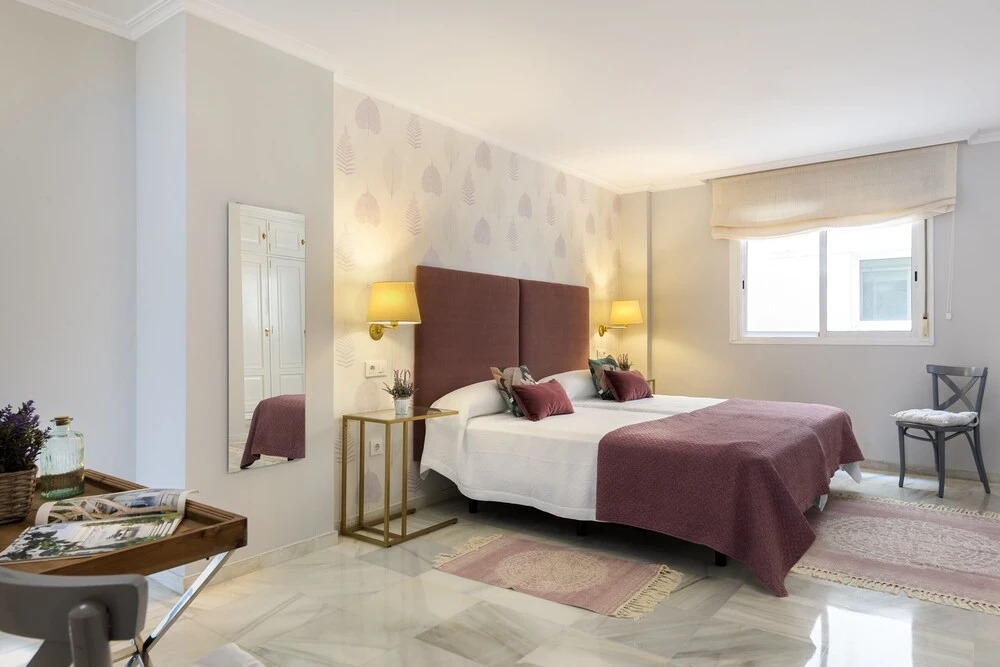 Luxury 3 Bd Apartment Next to the Cathedral. Constitución III