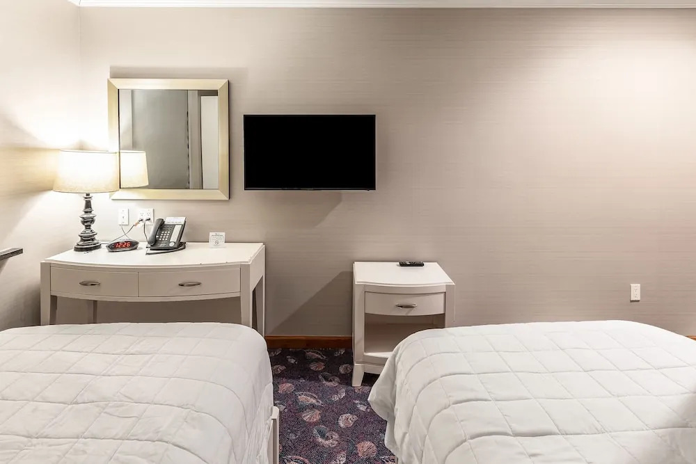 Umbrella Hotel Brooklyn - Newly Renovated