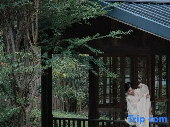 Wuyishan Six Shang · Waterfront Mountains and Beautiful Stays