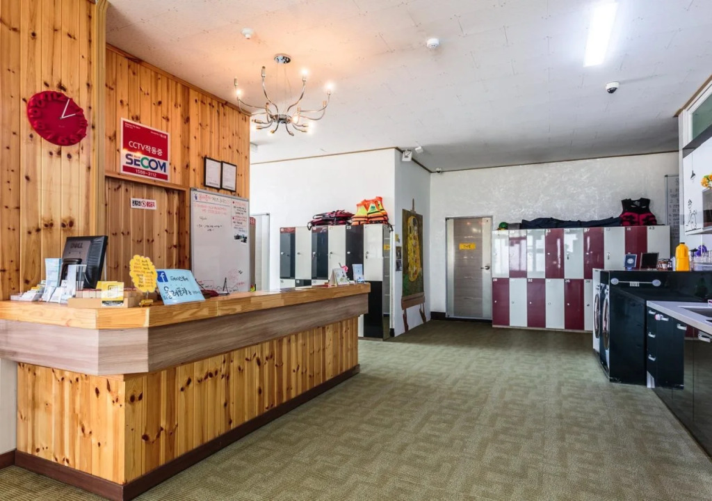Olleh Windmill Pension & Guesthouse - Hostel