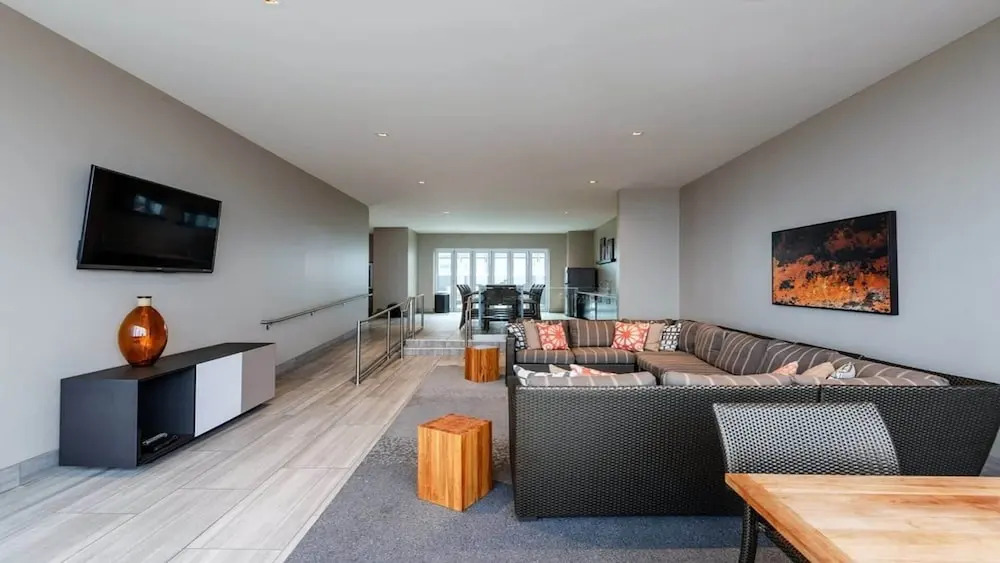 18th FL Stylish CozySuites w/ roof pool, gym #2
