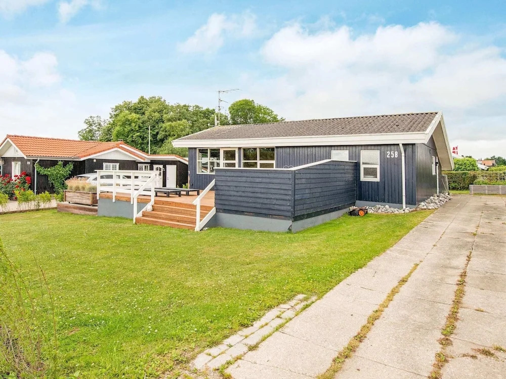 Vibrant Holiday Home in Juelsminde near Sea