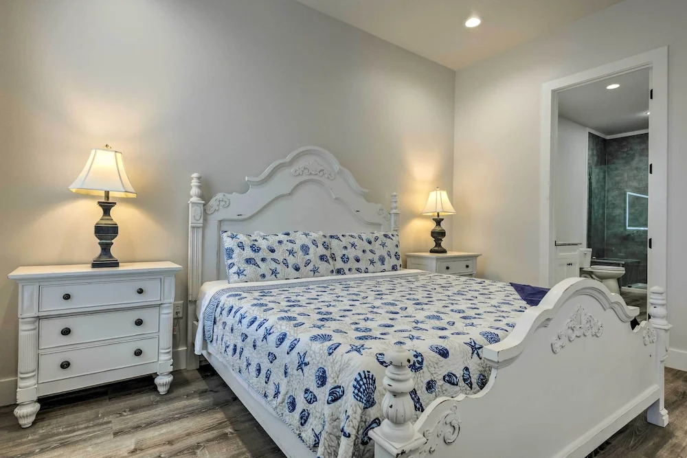 Spacious Gulfport Home - Walk to Beach