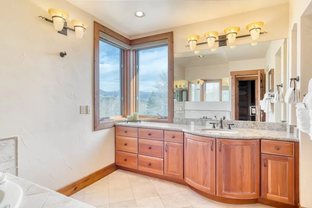 Topaz Estate by Avantstay Luxe Home, Pool + View